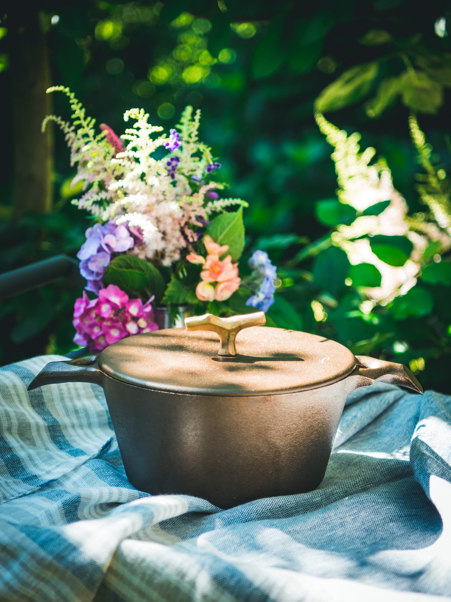 Nest Homeware Cast Iron Dutch Oven