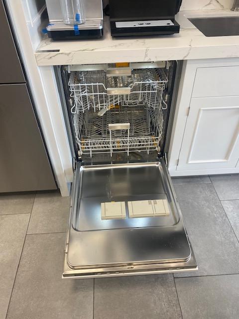 “Open Box” Miele 24″ Integrated Dishwasher PG8083SCVI2NAC2082240V60HZ